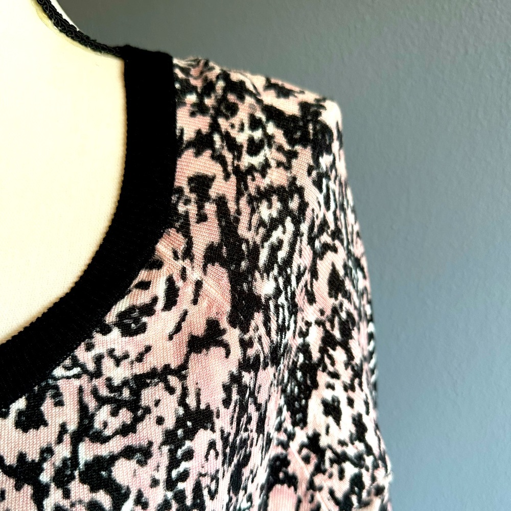 PHILOSOPHY SWEATER. Size Large. - Picture 2 of 6